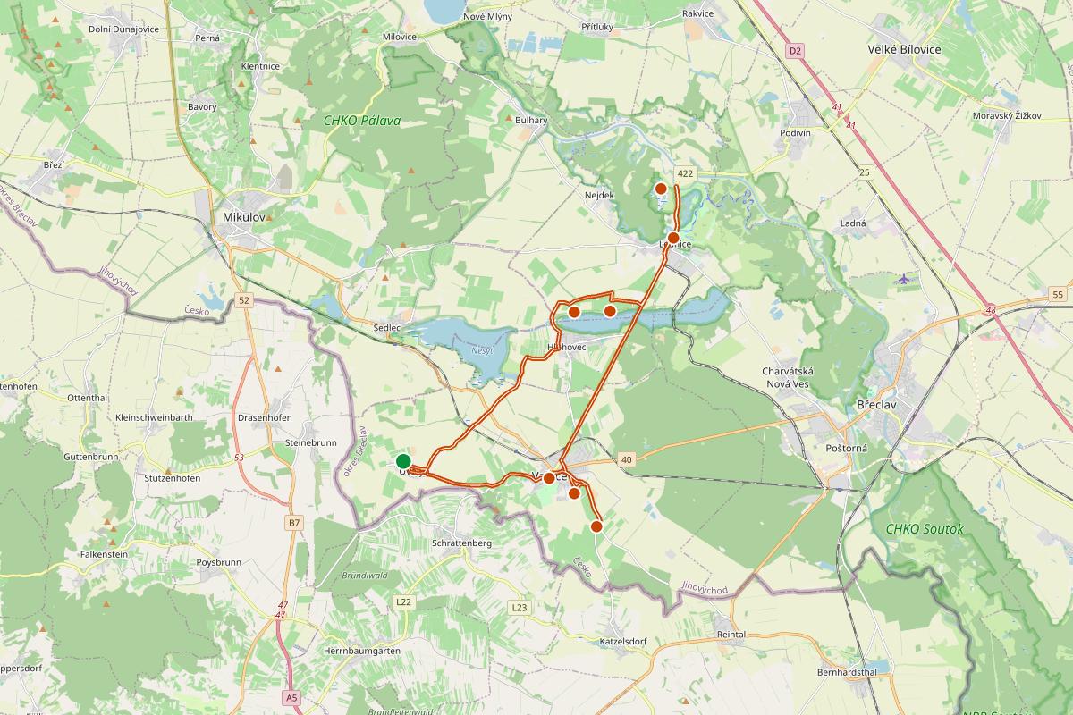 Cyklovýlet 2 — 34 km UNESCO okruh přes Lednici, Hlohovec a Valtice. Podklad: © OpenStreetMap contributors.